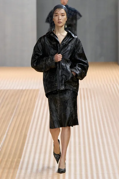 Look 32